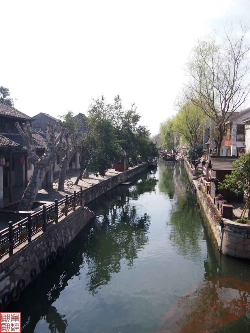 许凯分享嘴里含金鱼感觉,自曝会吃生蚕蛹,回应拥抱戏好苏的秘诀